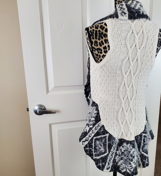 * DONATING 4/30/24* Max Studio Kids Sweater Vest - Picture 7 of 13